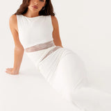 Leni - Tihedalt istuv maksikleit diskreetsete lõigete ja nööridega