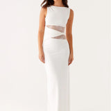 Leni - Tihedalt istuv maksikleit diskreetsete lõigete ja nööridega