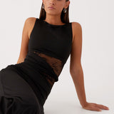 Leni - Tihedalt istuv maksikleit diskreetsete lõigete ja nööridega