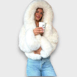 Noeline – Lühike kunstkarvade jope kapuutsiga