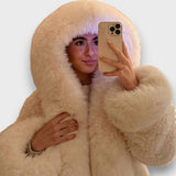 Noeline – Lühike kunstkarvade jope kapuutsiga